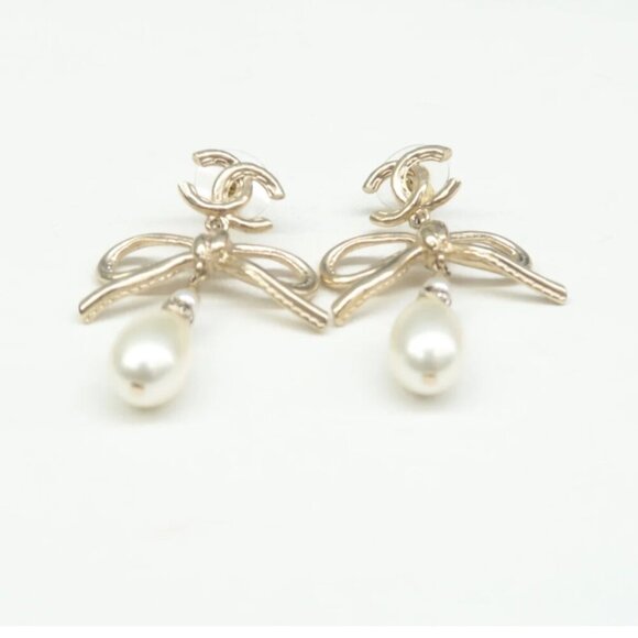 100% Authentic Chanel Faux Pearl & Strass CC Drop Earrings - Picture 2 of 12